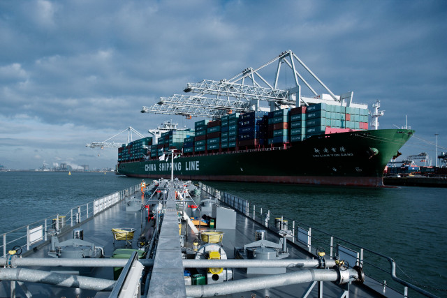 Marine & Logistics - Tanker with containers | CBC | Cross-Border Communications | Leading international B2B branding and marketing agency