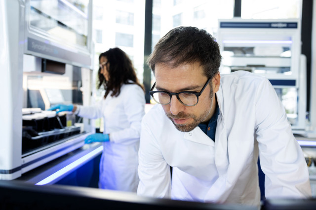 Life Science & Medtech - people working in a lab - Nanion, accelerating your research - | CBC | Cross-Border Communications | Leading international B2B branding and marketing agency