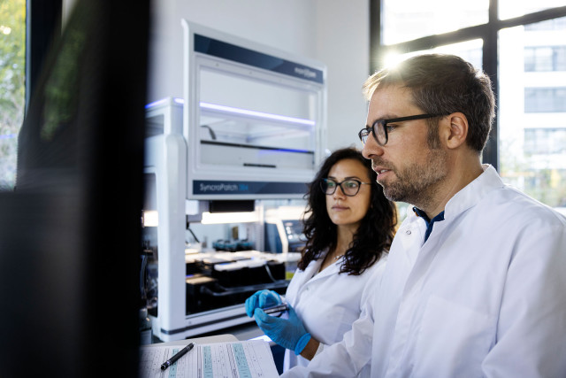 Nanion Technologies, Accelerating brand effectiveness, brand photo of two scientists working in a lab | CBC | Cross-Border Communications | Leading international B2B branding and marketing agency