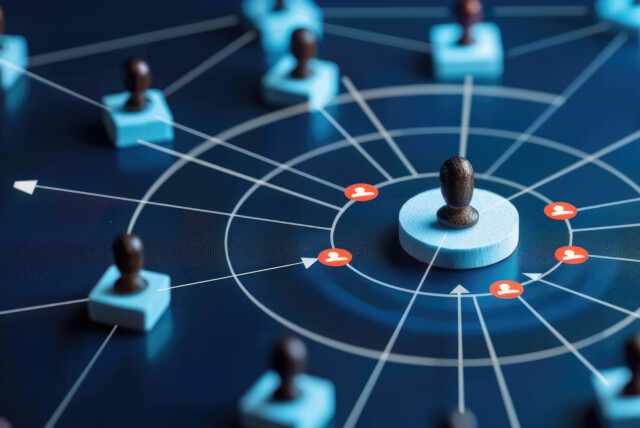 Illustration of a stakeholder mapping model with interconnected figures, representing the strategic role of stakeholder analysis in B2B marketing success.